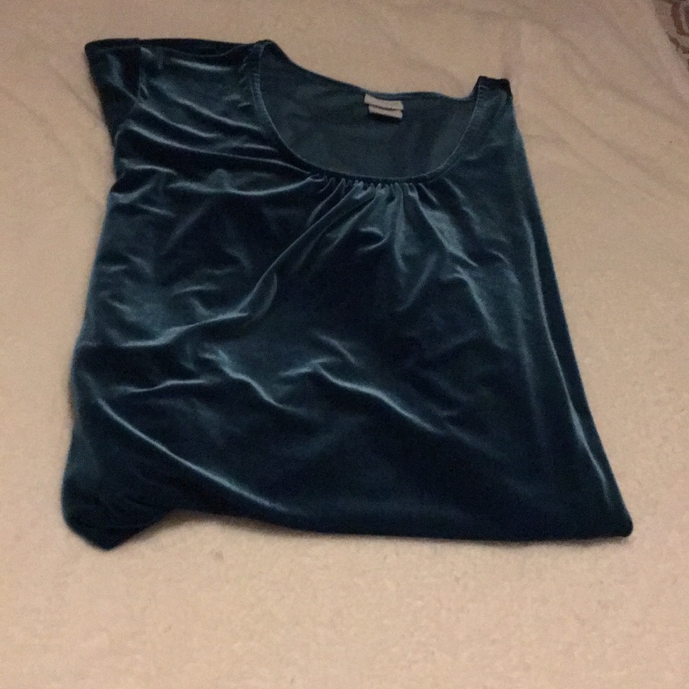 Jaclyn Smith beautiful greenish bluish top